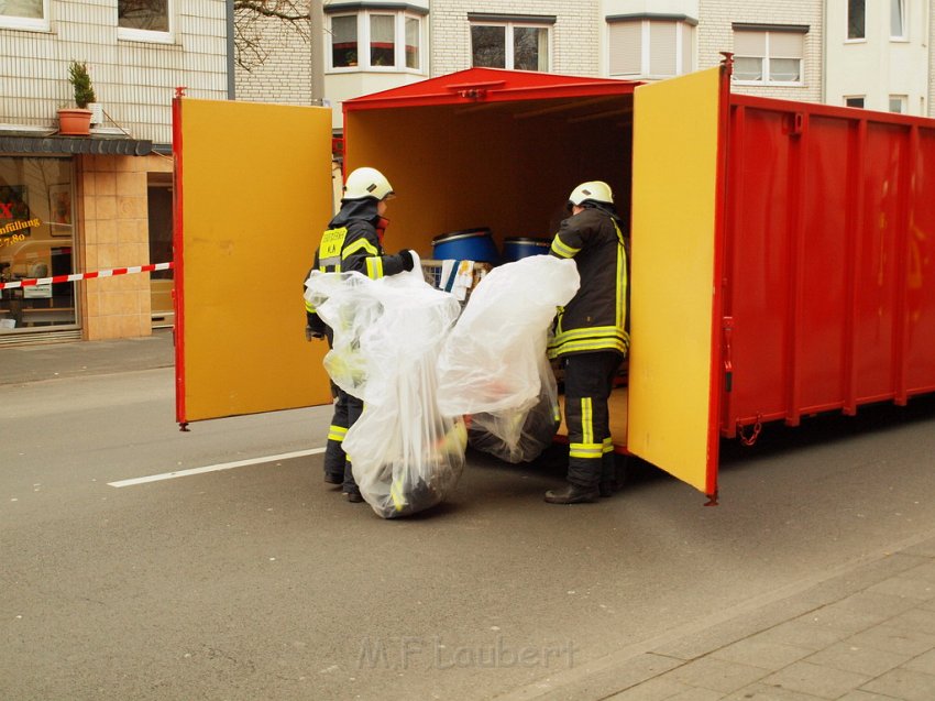 Weisses Pulver im Buero gefunden Koeln Porz Mitte Hauptstr P466.JPG